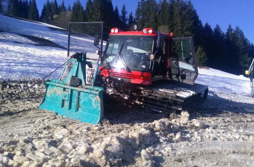 Débardage sur neige ( en zones humides ) avec dameuse Kassbohrer